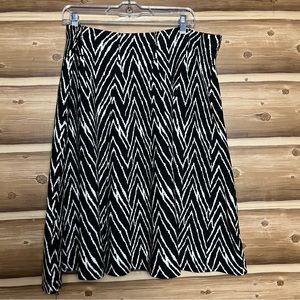 Sioni women pull on elastic‎ waist white/black A-line skirt size 2X